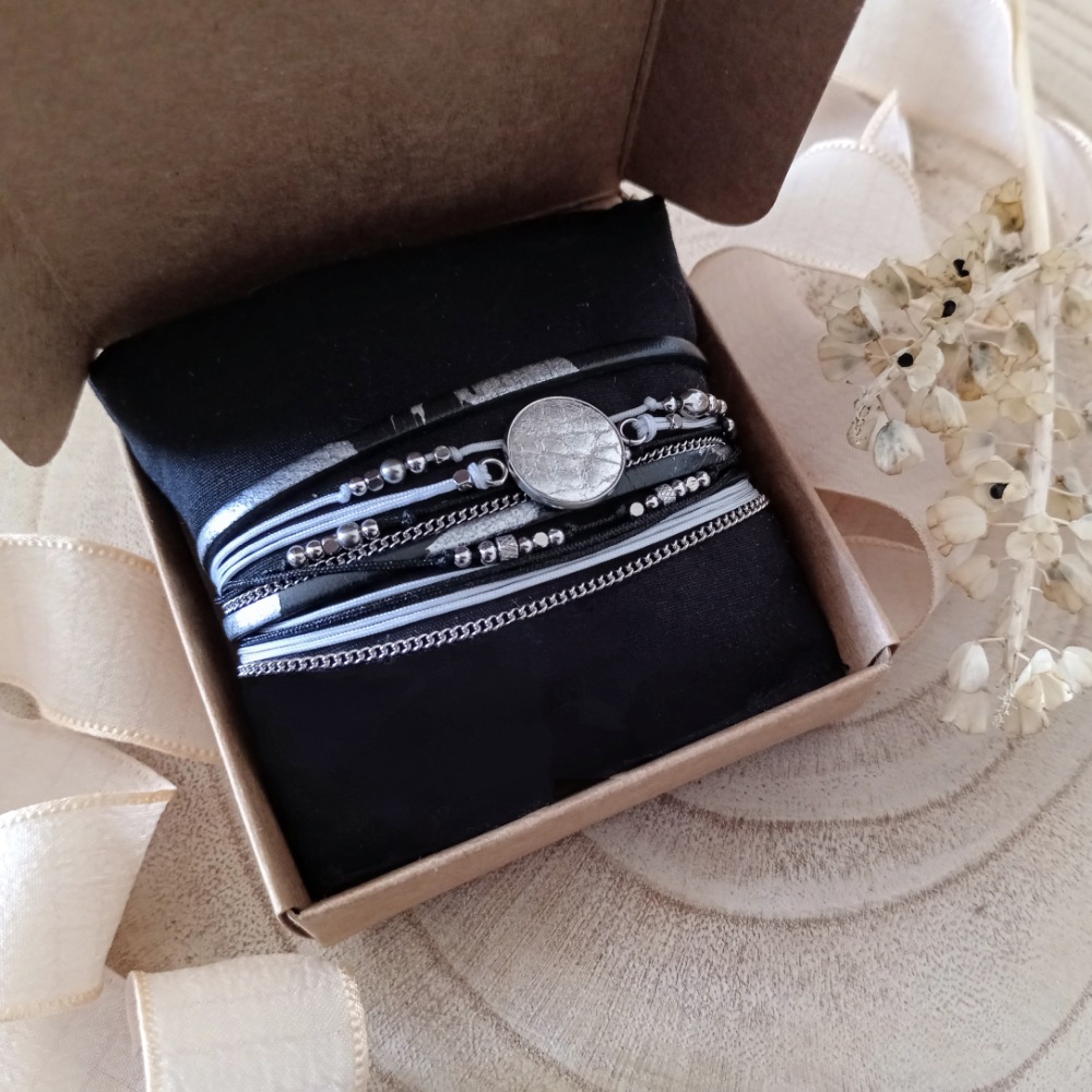 Bracelet multirang femme cuir et acier inox, coloris noir et argenté Bracelet multirang femme cuir et acier inox, coloris noir et argenté